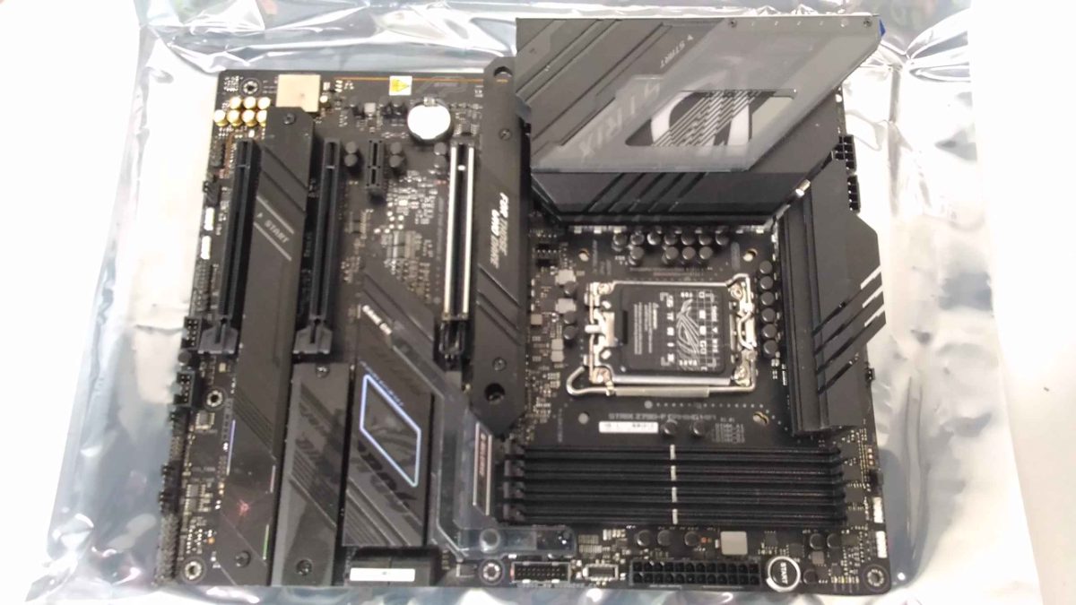 Asus ROG STRIX Z790-F GAMING WIFI, Processor family Intel, Processor socket  LGA1700, DDR5 DIMM, Memory slots 4, Supported hard disk drive interfaces 	SATA, M.2, Number of SATA connectors 4, Chipset Intel Z790, ATX, USED, REFURBISHED, WITHOUT ORIGINAL PACKAGING AND ACCESSORIES, ONLY BACKPANEL AND ANTENNA INCLUDED